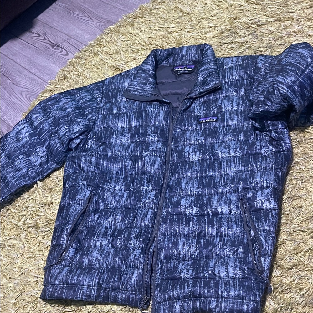 Patagonia Navy and Light Gray Puffer Jacket - Picture 7 of 11